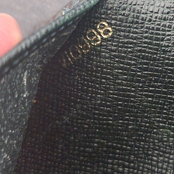 Louis Vuitton Green Taiga Leather Long Bifold Wallet - Picture 12 of 12